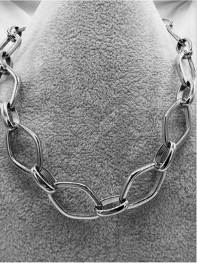 028-Silver Tone Oversized Open Link Statement Necklace 16”,3”